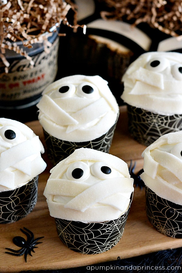 Halloween-Party-Food-Mummy-Cupcakes