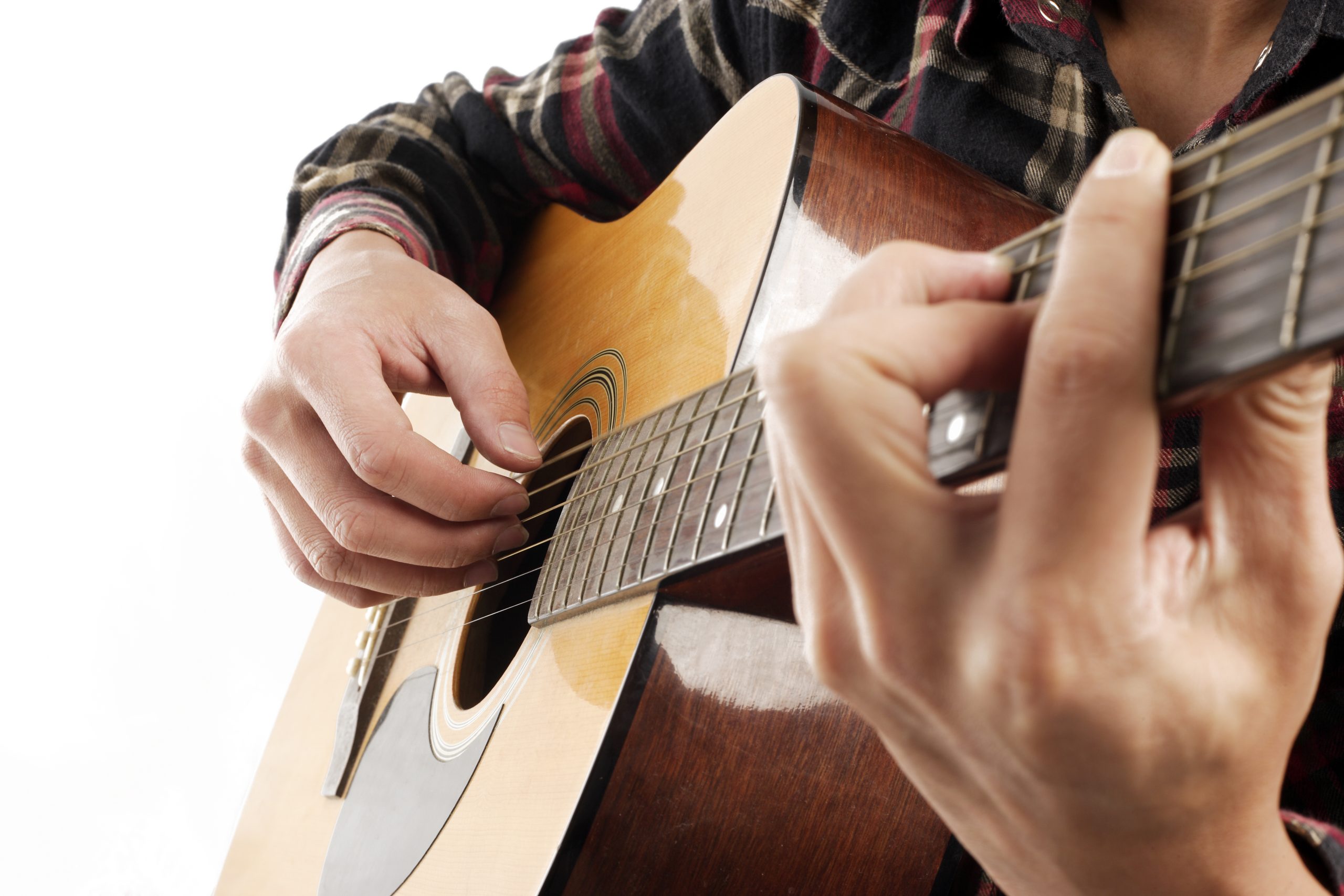 Гитара обучение видео. Гитара в руках. Рука гитариста с гитарой. Игра на гитаре. Электрогитара в руках.