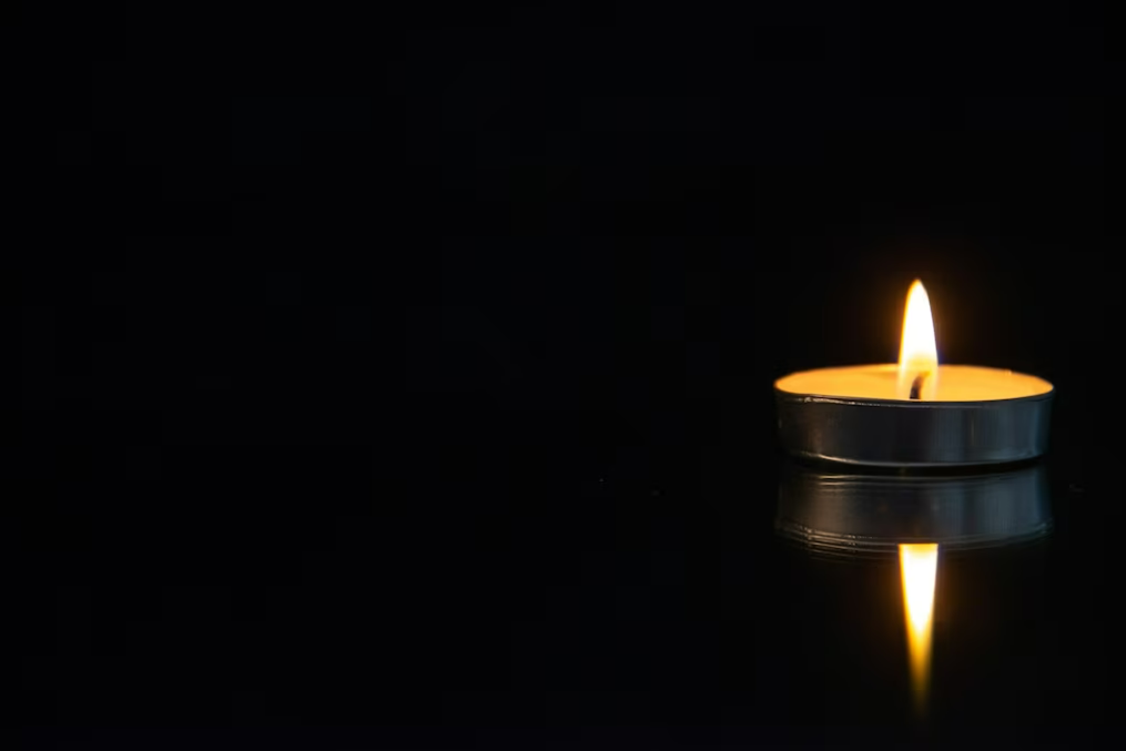 https://ru.freepik.com/free-photo/front-view-of-little-burning-candle-on-black_15001873.htm#fromView=search&page=1&position=2&uuid=4ba2b9ca-baa3-427c-9fbf-cc4a9139fa92